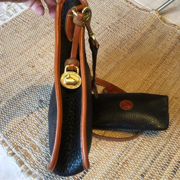 VINTAGE DOONEY matched set crossbody and coin purse Both zip closed Blk/Brown - Picture 3 of 10